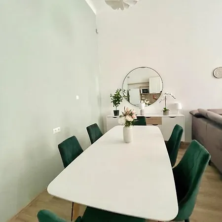 Rumbach I Freeparking Apartman